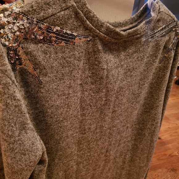 H&M Sweaters - 💋H&M Angel Wing Gray Causal Sweater